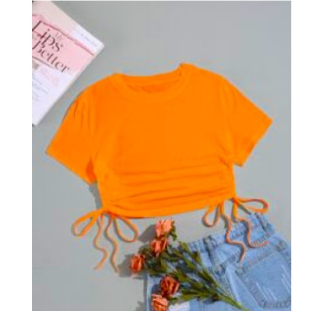 Cropped orange shirt